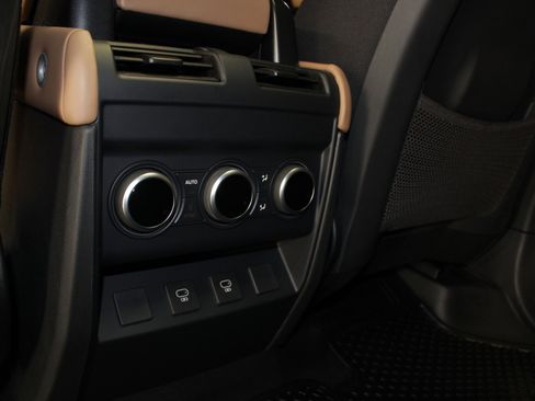 Used 2025 Land Rover Defender 110 V8 image 40