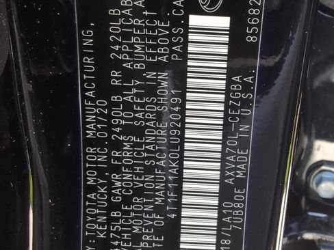 Certified 2020 Toyota Camry XLE FWD image 34