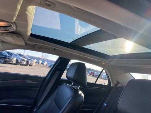 Certified 2019 Chrysler 300 Limited w/ Safetytec Plus Group image 6