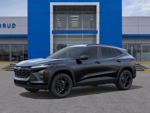 New 2026 Chevrolet Trax LT w/ Driver Confidence Package FWD image 2
