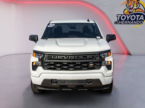 Used 2025 Chevrolet Silverado 1500 Custom image 2