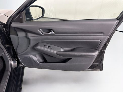 Used 2025 Nissan Altima 2.5 SV image 30