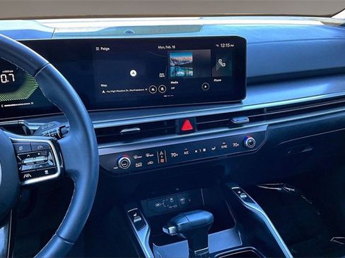 Used 2025 Kia Sorento S image 9