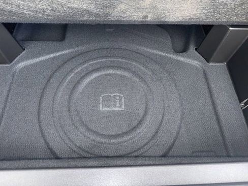 Used 2024 GMC Terrain SLT image 23