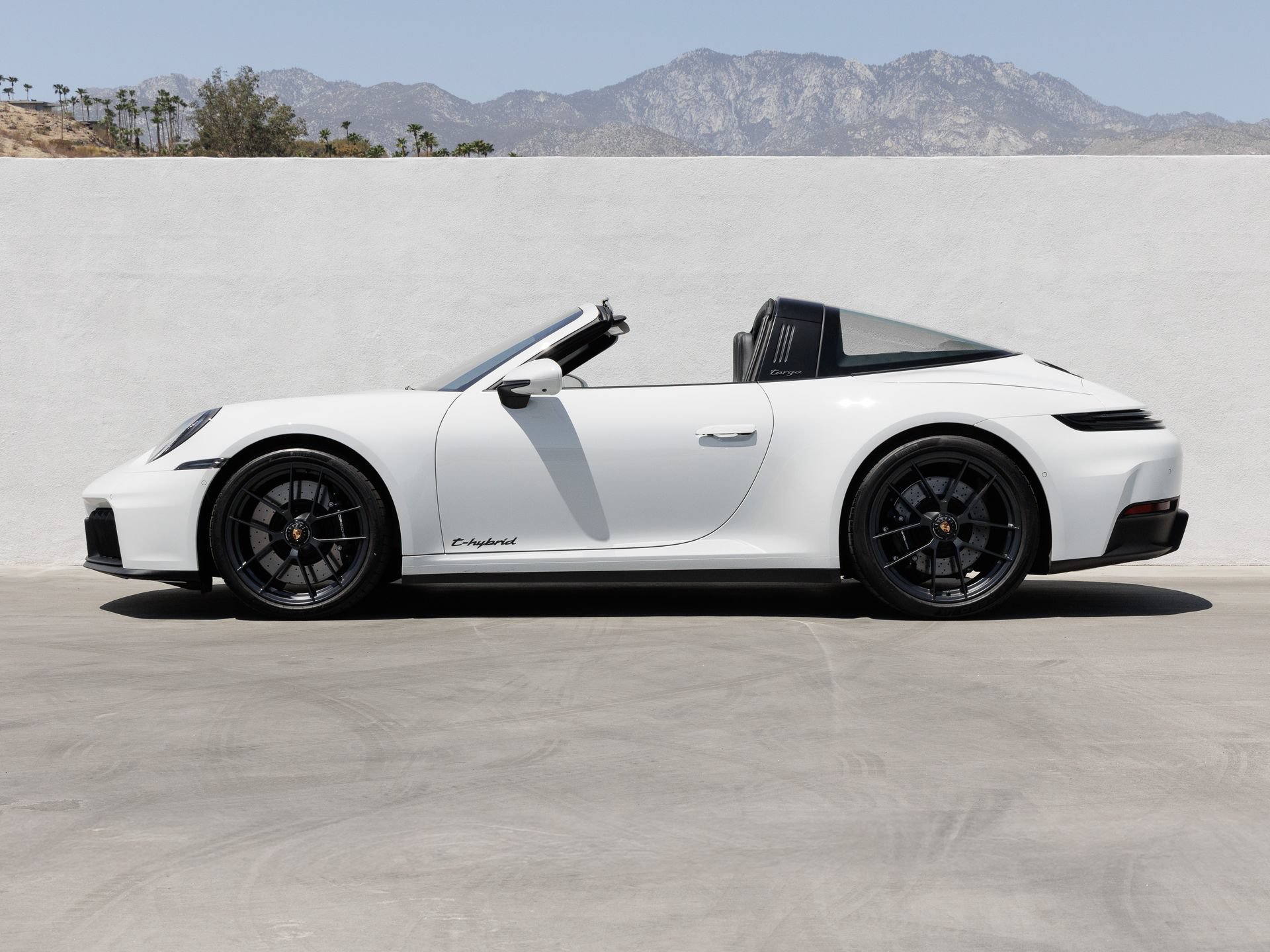 Certified 2026 Porsche 911 Targa 4 GTS AWD/4WD image 2