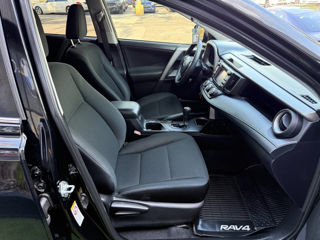 Used 2017 Toyota RAV4 LE FWD image 13