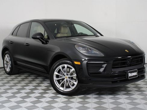 Used 2025 Porsche Macan image 9