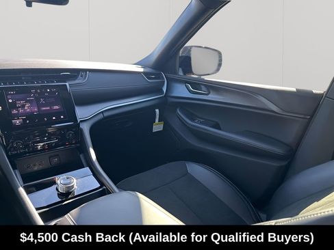 New 2025 Jeep Grand Cherokee L Altitude RWD image 28