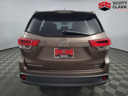Used 2017 Toyota Highlander XLE FWD image 6