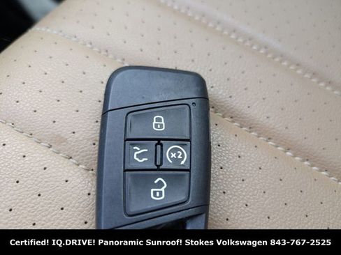 Certified 2023 Volkswagen Tiguan SE R-Line image 32