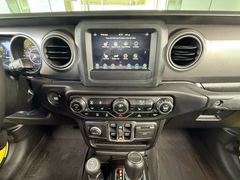Used 2023 Jeep Gladiator Sport AWD/4WD image 25