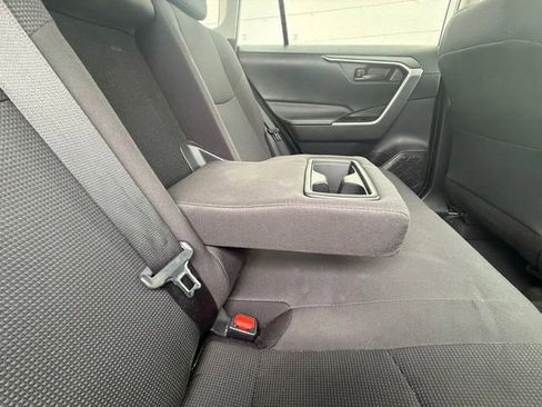 Used 2021 Toyota RAV4 LE w/ Carpet Mat Package (TMS) FWD image 9
