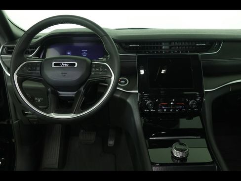 Used 2024 Jeep Grand Cherokee L Altitude AWD/4WD image 17
