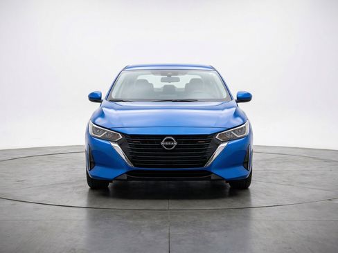 Used 2025 Nissan Sentra SV image 2