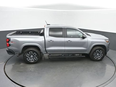 Used 2025 Chevrolet Colorado Z71 w/ Technology Package AWD/4WD image 41