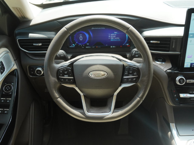 Used 2023 Ford Explorer Platinum w/ Technology Package AWD/4WD image 17