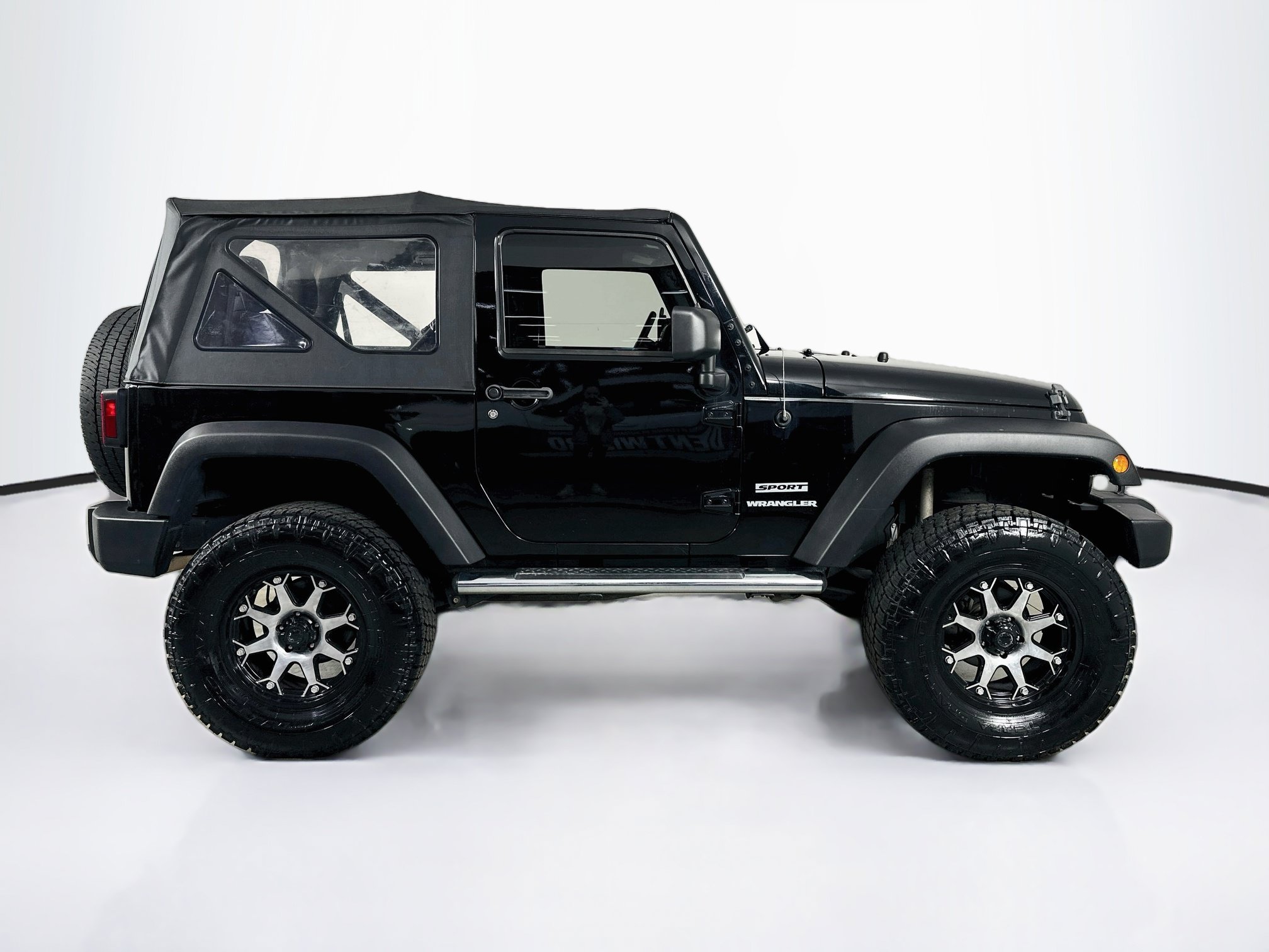 Used 2015 Jeep Wrangler Sport w/ Connectivity Group AWD/4WD image 4