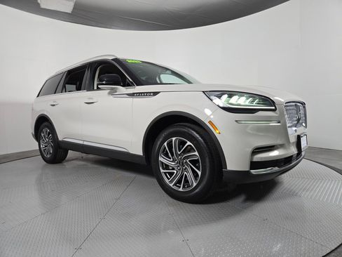 Used 2023 Lincoln Aviator AWD w/ Class IV Trailer Tow Package image 2