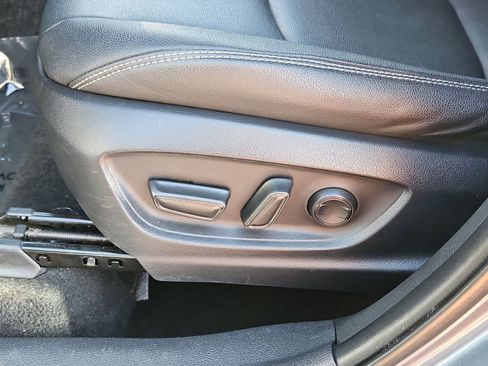 Used 2023 Toyota Corolla Cross XLE image 18