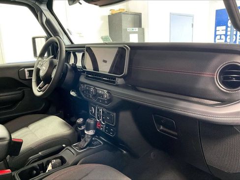 Used 2026 Jeep Gladiator Rubicon AWD/4WD image 13