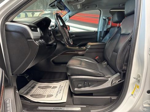 Used 2019 GMC Yukon XL SLT image 5