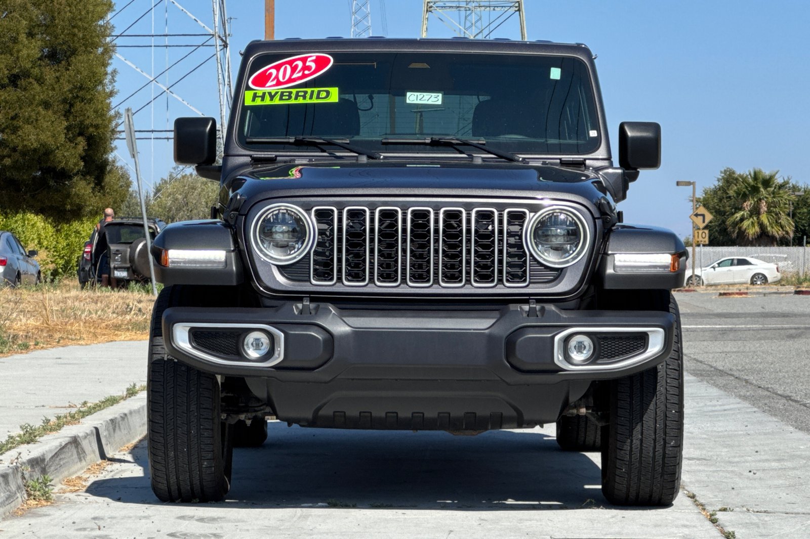 Used 2025 Jeep Wrangler Unlimited Sahara AWD/4WD image 9