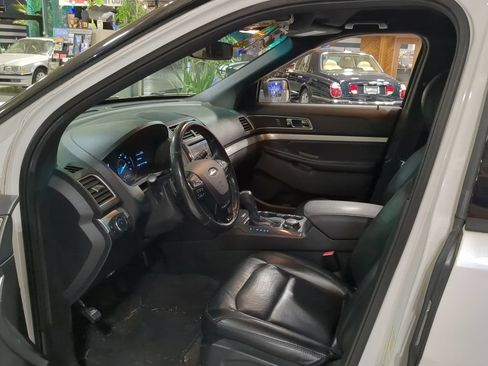 Used 2016 Ford Explorer XLT w/ Equipment Group 202A AWD/4WD image 16