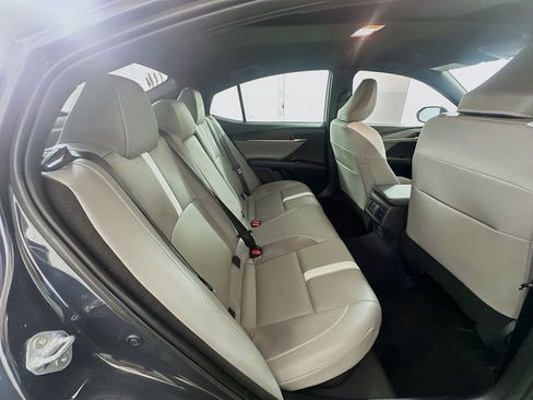 Used 2025 Toyota Camry SE image 27