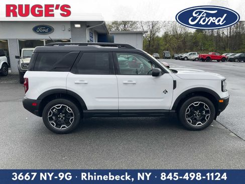Used 2025 Ford Bronco Sport Outer Banks AWD/4WD image 2