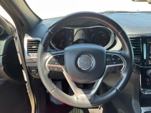 Used 2019 Jeep Grand Cherokee Altitude AWD/4WD image 8