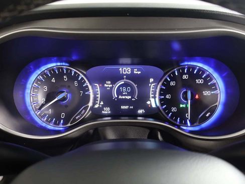 Used 2023 Chrysler Pacifica Touring-L FWD image 39