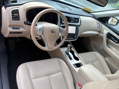 Used 2016 Nissan Altima 2.5 SL w/ 2.5 Technology w/LED Package FWD image 13