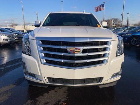 Used 2019 Cadillac Escalade Luxury image 2