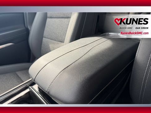 Used 2024 Chevrolet Traverse LT FWD image 27