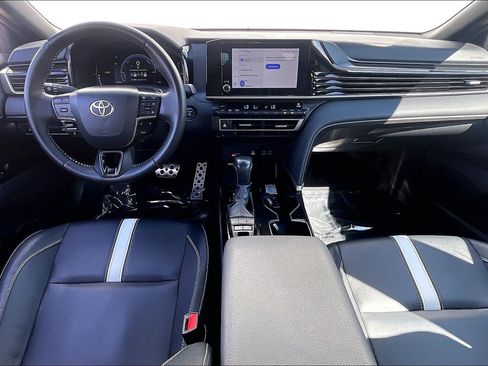 Used 2025 Toyota Camry SE FWD image 19
