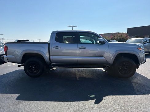 Used 2021 Toyota Tacoma SR5 AWD/4WD image 8