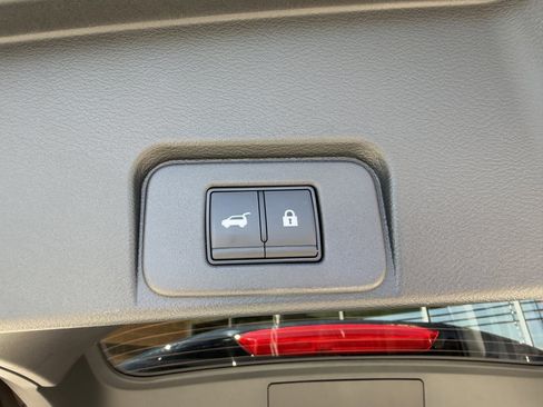 Used 2024 Nissan Rogue Platinum AWD/4WD image 38