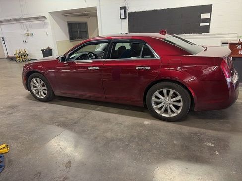 Used 2018 Chrysler 300 Limited w/ Safetytec Plus Group image 6