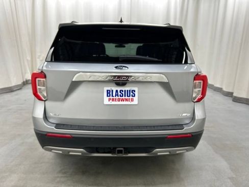 Used 2023 Ford Explorer XLT w/ Equipment Group 202A AWD/4WD image 32