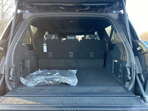 New 2025 Lincoln Navigator L Reserve w/ Jet Appearance Package image 23