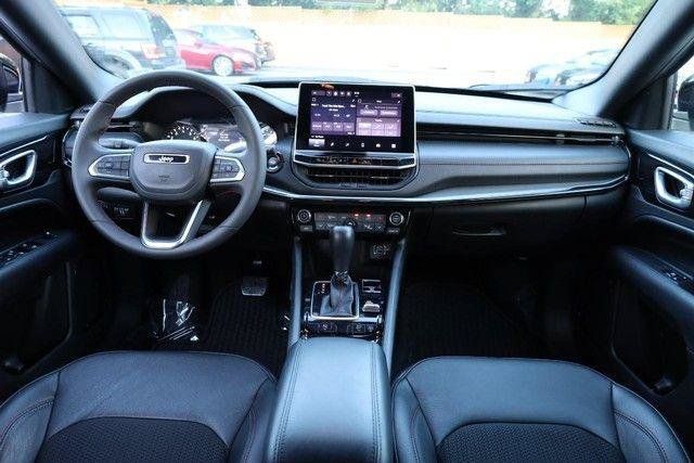 Used 2025 Jeep Compass Trailhawk AWD/4WD image 22