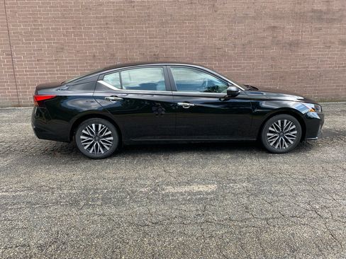Used 2025 Nissan Altima 2.5 SV FWD image 20