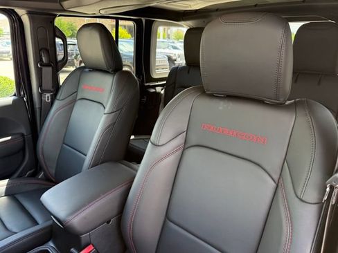 Used 2025 Jeep Wrangler Unlimited Rubicon AWD/4WD image 9