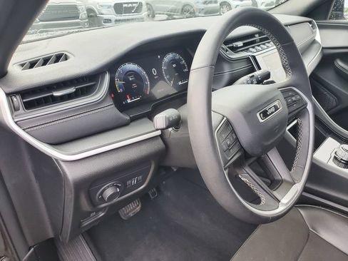 Used 2023 Jeep Grand Cherokee Altitude AWD/4WD image 18