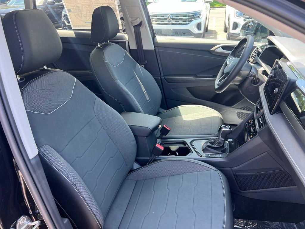 New 2026 Volkswagen Taos SE FWD image 24