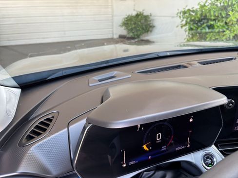 Used 2025 Chevrolet Trax LT image 34