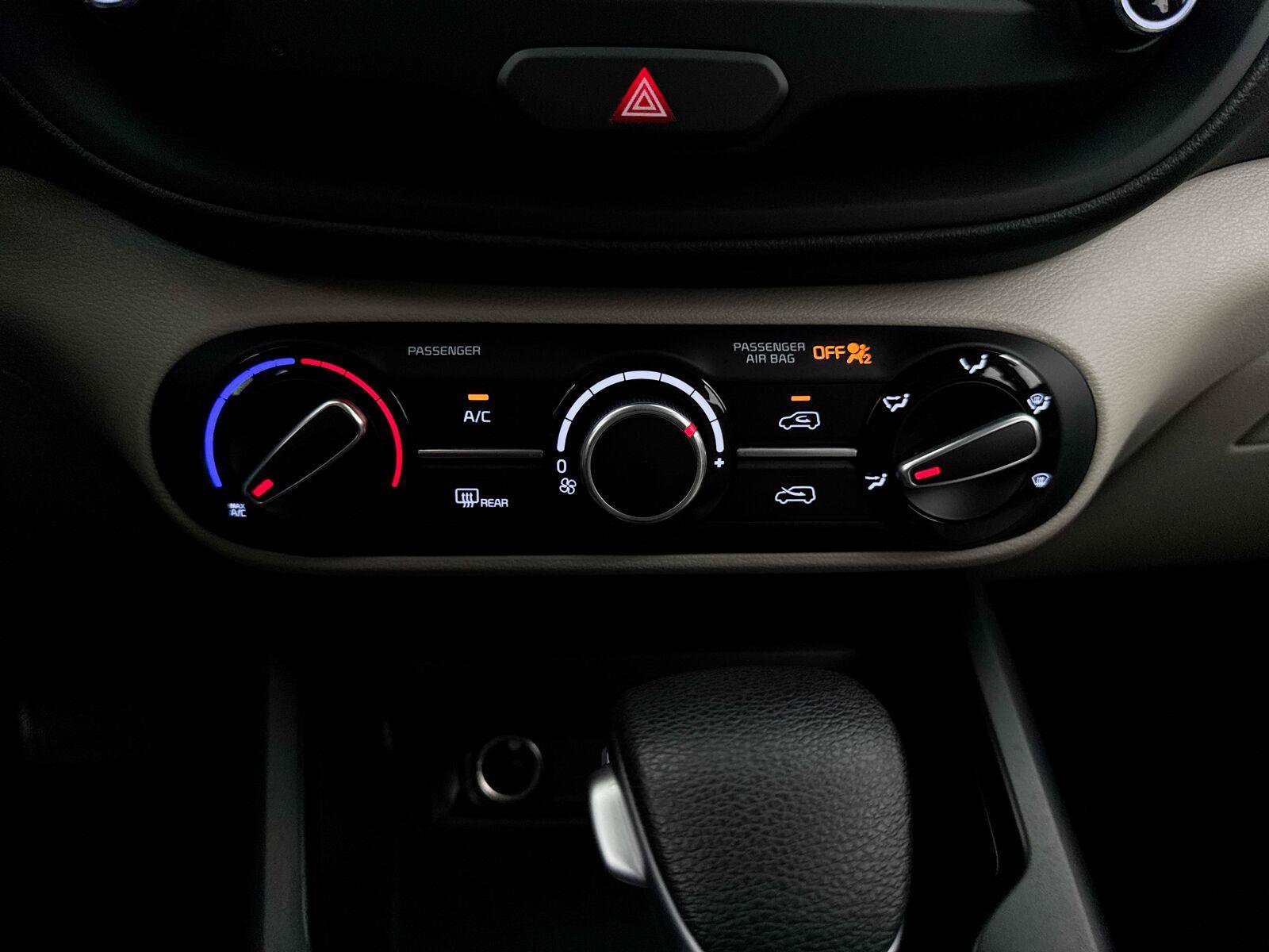 Used 2025 Kia Soul LX w/ LX Technology Package FWD image 23