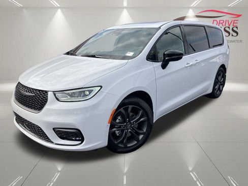 New 2026 Chrysler Pacifica Select FWD image 10