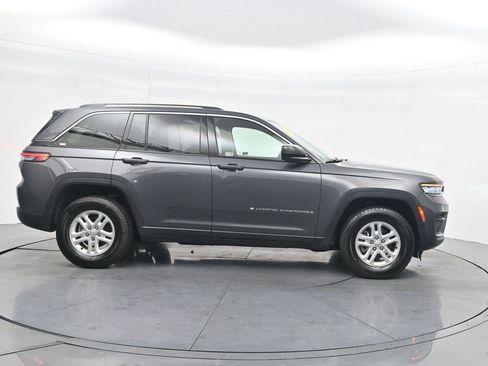 Used 2024 Jeep Grand Cherokee Laredo RWD image 4