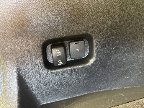 Used 2017 Ford Edge Titanium w/ Equipment Group 302A AWD/4WD image 39